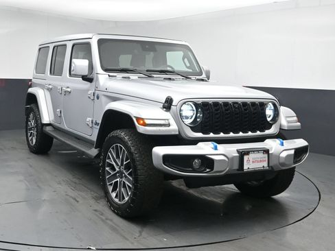 Used 2024 Jeep Wrangler High Altitude AWD/4WD image 2