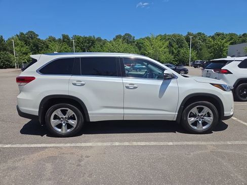 Used 2019 Toyota Highlander Limited AWD/4WD image 2