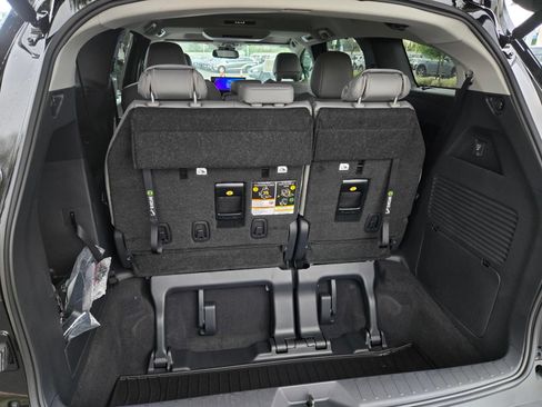 Certified 2026 Toyota Sienna XLE FWD image 25