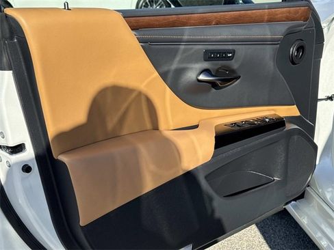 Certified 2024 Lexus ES 350 w/ Premium Package image 17