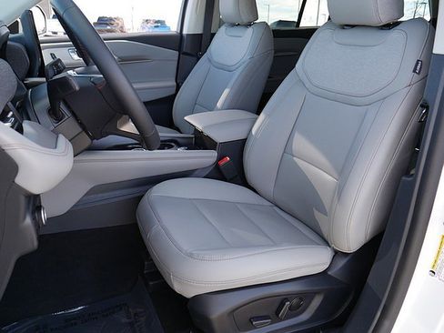 Used 2025 Ford Explorer Active w/ Active Comfort Package image 14