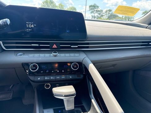 Used 2025 Hyundai Elantra SEL FWD image 14