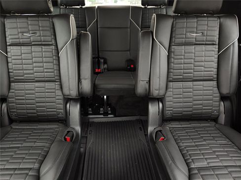 Used 2024 Cadillac Escalade Premium Luxury Platinum RWD image 30