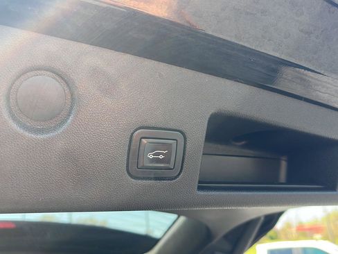 Used 2019 Chevrolet Equinox Premier image 24