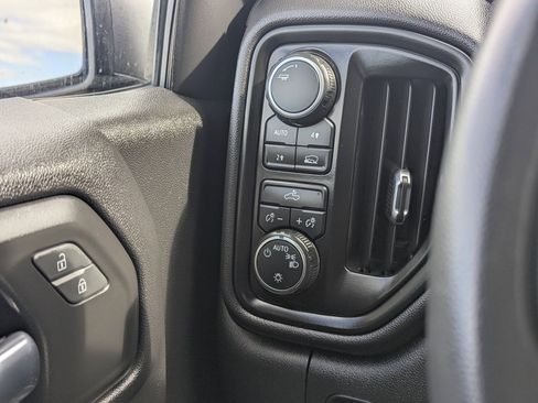 Used 2022 Chevrolet Silverado 1500 Custom image 34