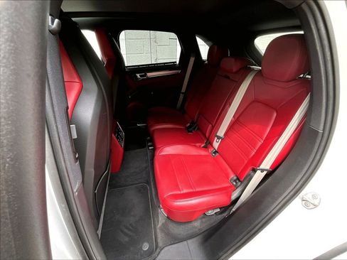 Certified 2023 Porsche Cayenne Platinum Edition AWD/4WD image 22