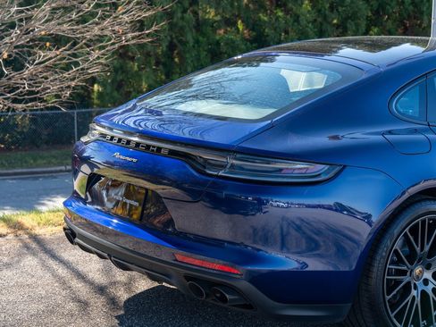 Certified 2023 Porsche Panamera Platinum Edition image 13