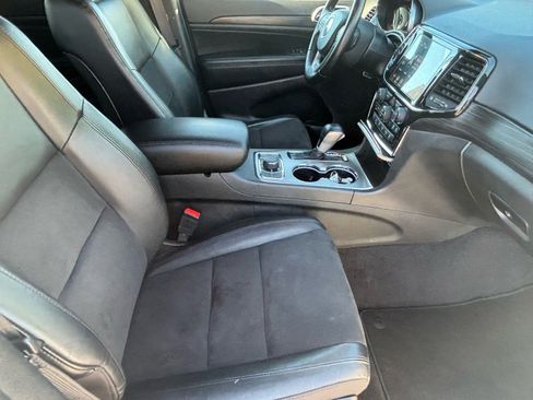 Used 2022 Jeep Grand Cherokee Laredo X image 28