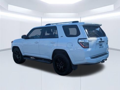 Used 2022 Toyota 4Runner SR5 Premium image 3