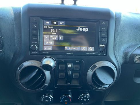 Used 2017 Jeep Wrangler Unlimited Sport w/ Quick Order Package 24S AWD/4WD image 13
