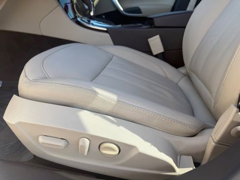Used 2016 Buick Regal AWD image 10