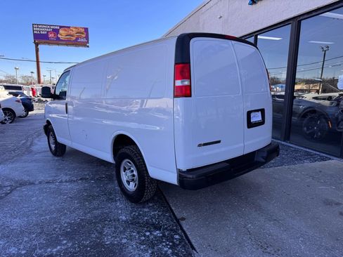 Used 2021 Chevrolet Express 2500 w/ Driver Convenience Package image 3