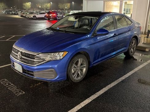 Used 2023 Volkswagen Jetta SE image 1