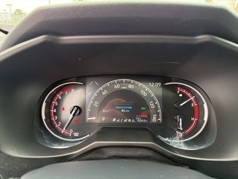 Used 2023 Toyota RAV4 XLE Premium image 23