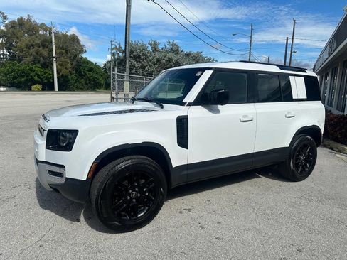 Used 2025 Land Rover Defender 110 S image 4