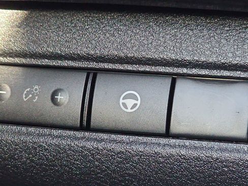 Used 2023 Nissan Pathfinder SV image 28