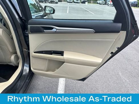 Used 2015 Ford Fusion SE FWD image 20