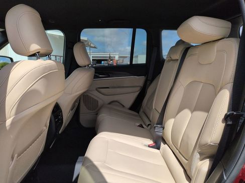 Used 2024 Jeep Grand Cherokee Limited image 32