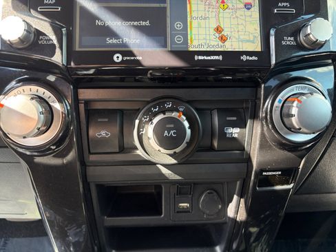 Used 2020 Toyota 4Runner TRD Off-Road Premium AWD/4WD image 18