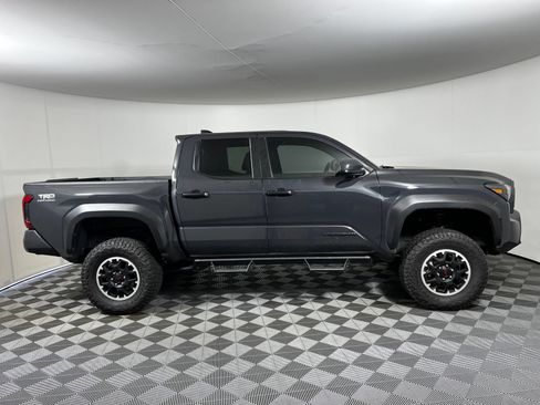 Used 2025 Toyota Tacoma TRD Off-Road AWD/4WD image 4