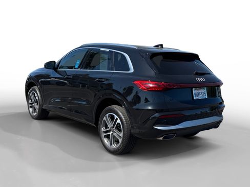 Certified 2025 Audi Q5 Premium w/ Convenience Package AWD/4WD image 3