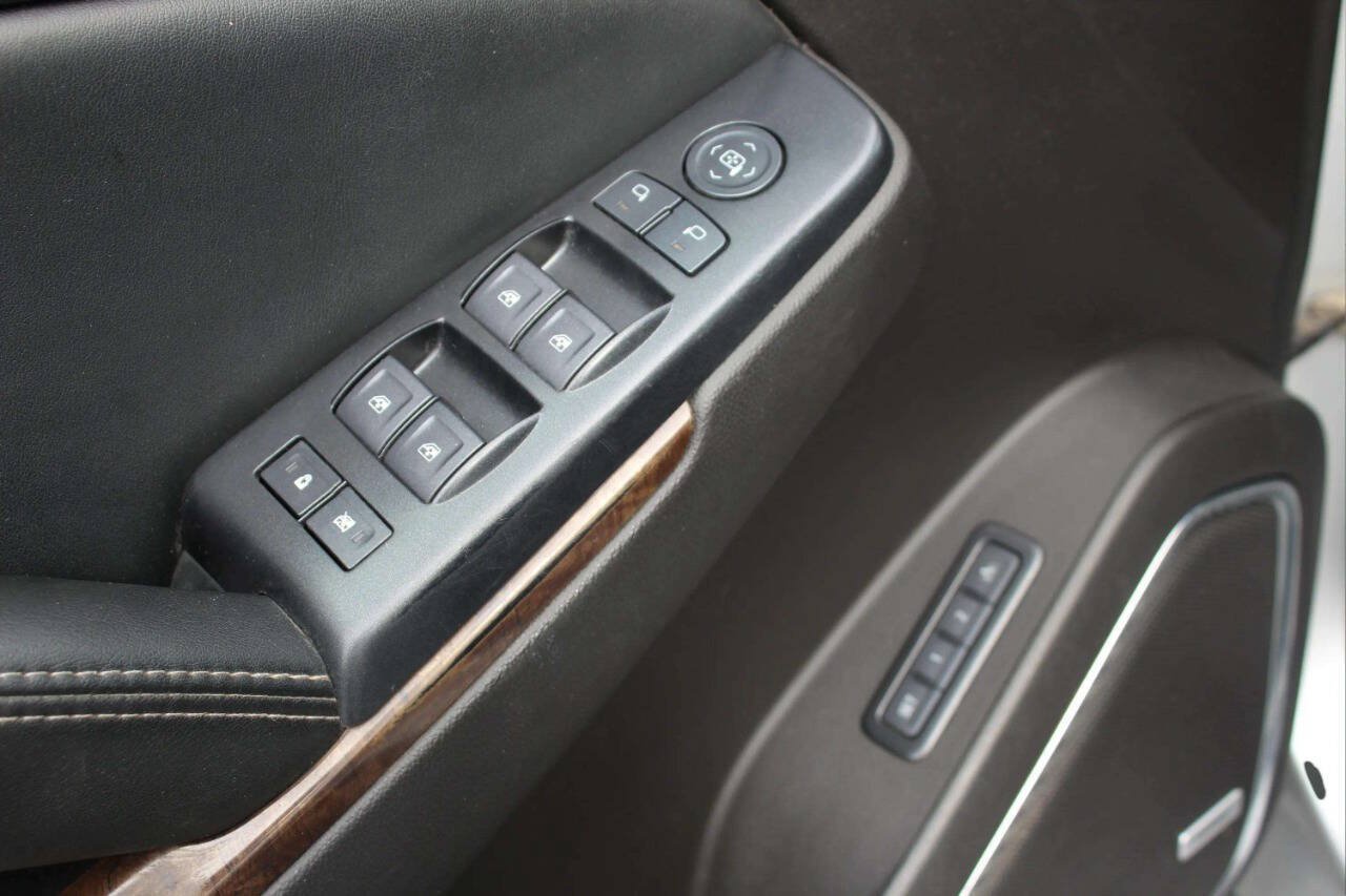 Used 2017 Chevrolet Suburban LT AWD/4WD image 11