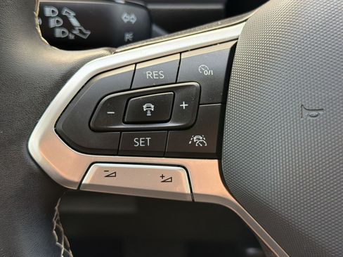 Used 2023 Volkswagen Tiguan SE FWD image 15