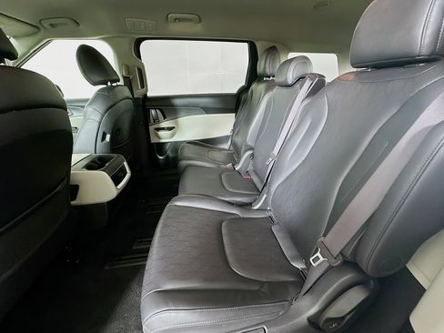 Used 2024 Kia Carnival LX image 26