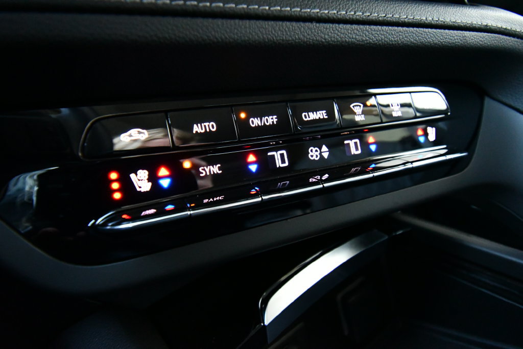 Used 2023 Buick Envision Avenir AWD/4WD image 31