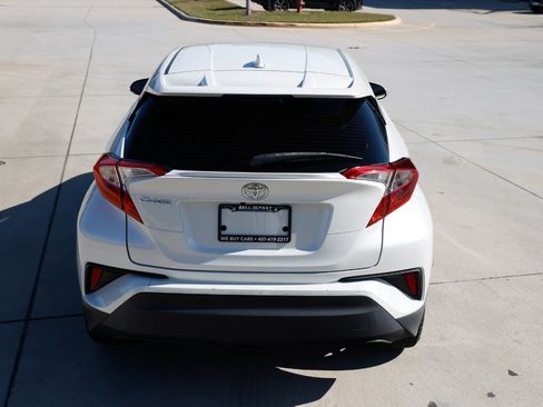 Used 2020 Toyota C-HR XLE image 9
