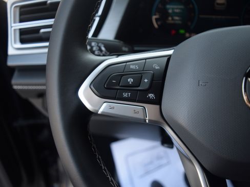 Used 2024 Volkswagen Atlas Cross Sport SE image 6