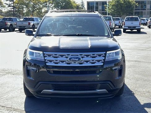 Used 2018 Ford Explorer XLT w/ Equipment Group 202A image 8