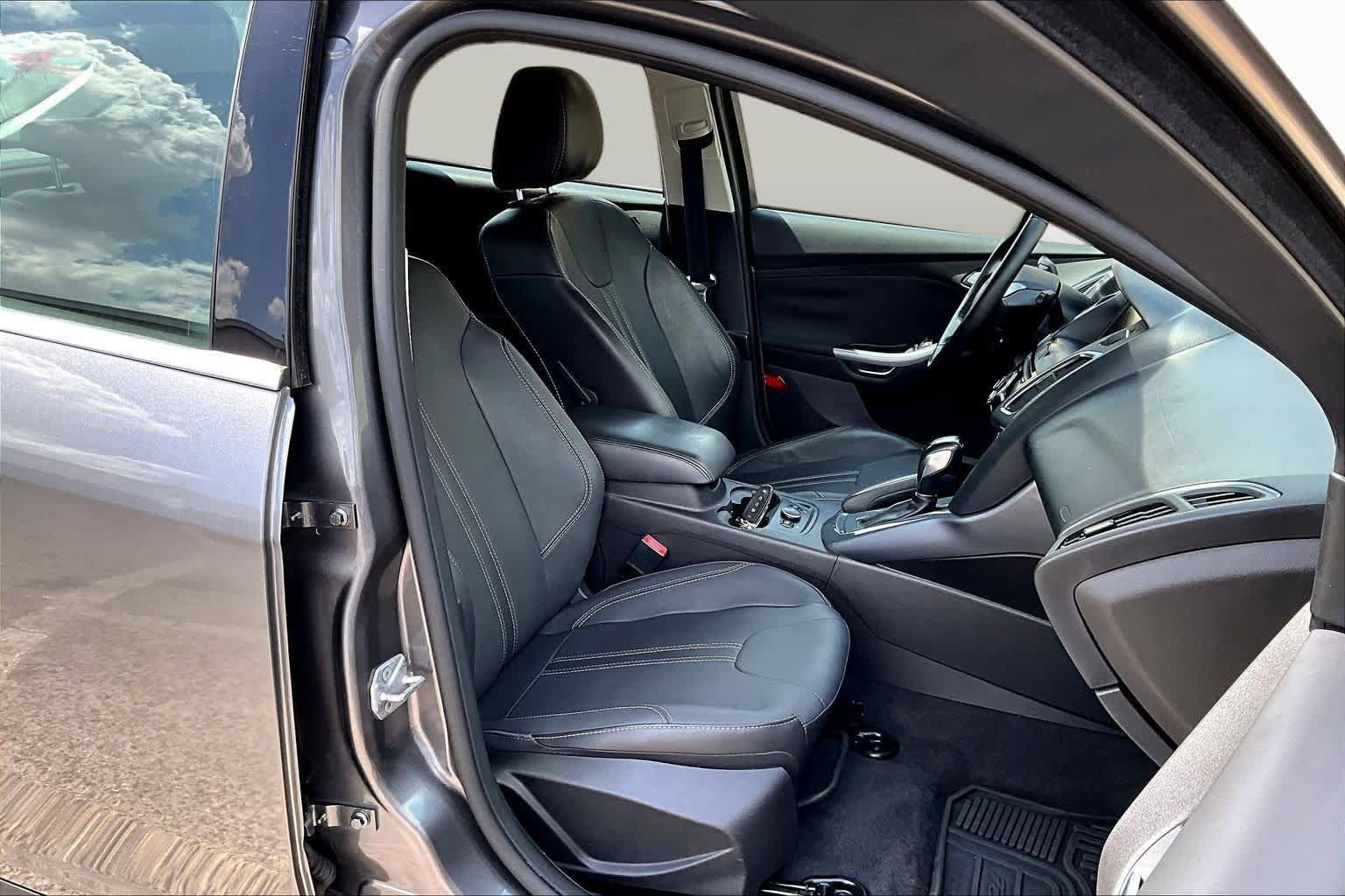Used 2013 Ford Focus Titanium FWD image 9