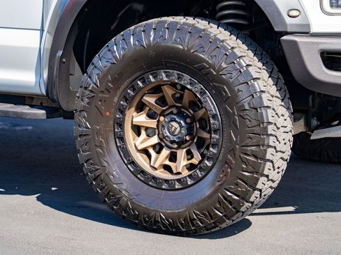 Used 2017 Ford F150 Raptor w/ Equipment Group 802A Luxury AWD/4WD image 7