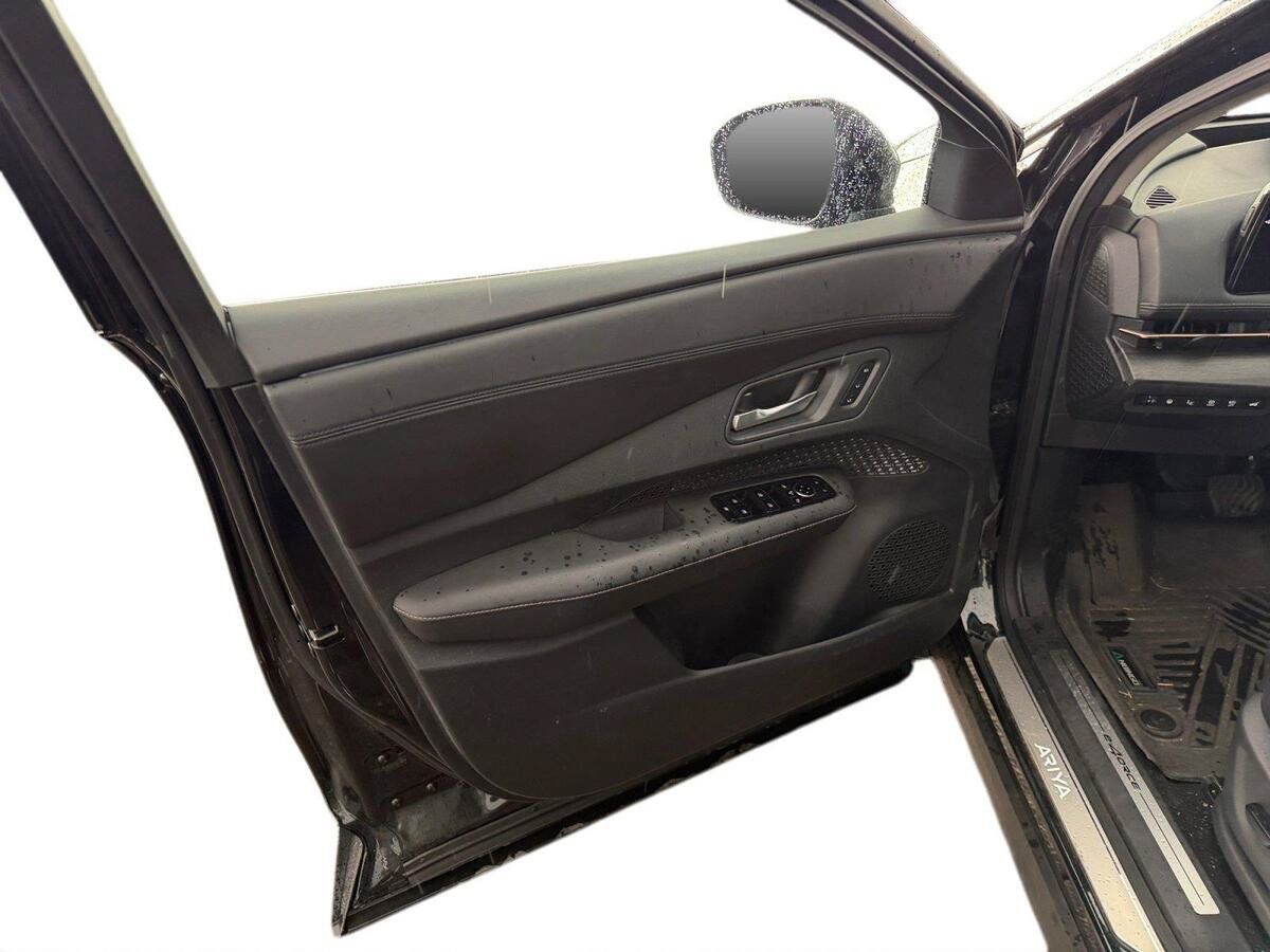 Used 2024 Nissan Ariya AWD image 18