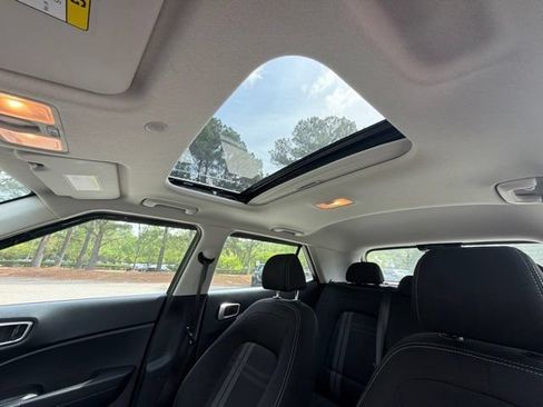Used 2023 Hyundai Venue SEL FWD image 20