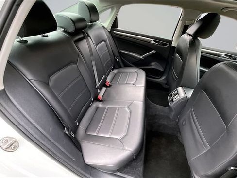 Used 2016 Volkswagen Passat 1.8T SE w/ Lighting Package FWD image 24