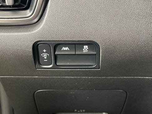Used 2023 Kia Sorento LX image 19