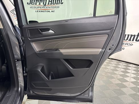 Used 2023 Volkswagen Atlas SE w/ Panoramic Sunroof Package FWD image 26