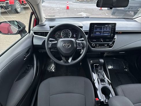 Used 2022 Toyota Corolla LE image 11