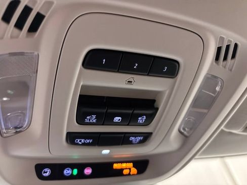 Used 2025 Buick Envision Avenir AWD/4WD image 34