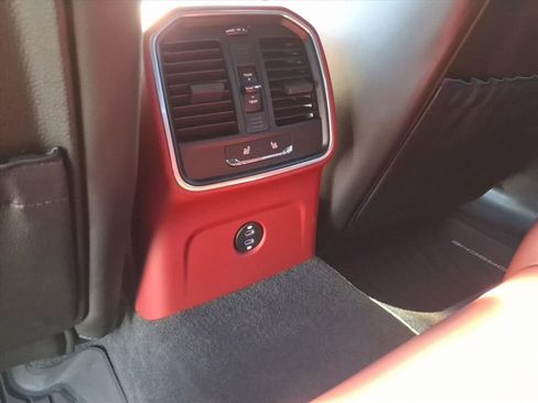 Used 2023 Porsche Macan Turbo image 34