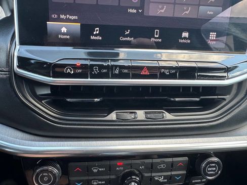 Used 2023 Jeep Compass Limited image 27