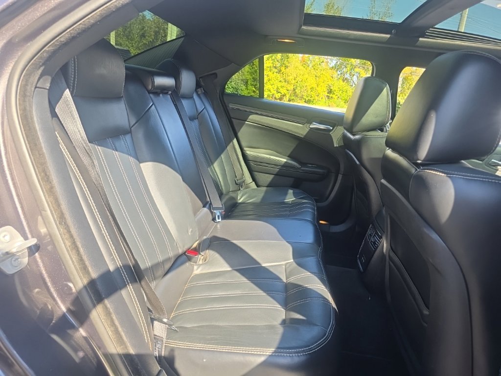 Used 2016 Chrysler 300 S w/ 300S Premium Group RWD image 29