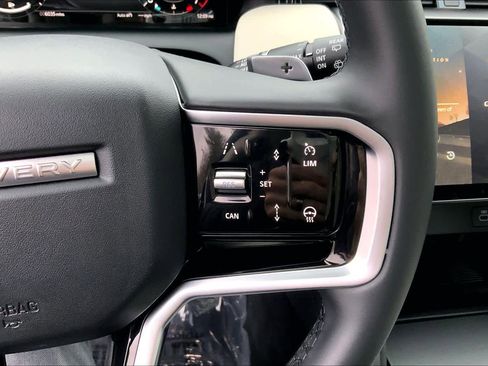 Used 2025 Land Rover Discovery Sport S image 23