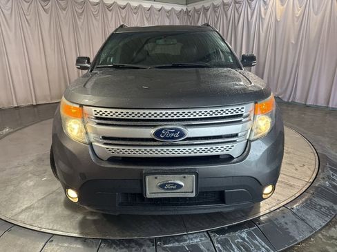 Used 2013 Ford Explorer XLT image 2