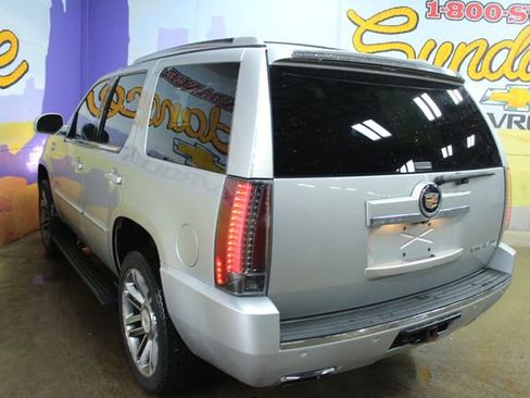 Used 2013 Cadillac Escalade Premium image 6