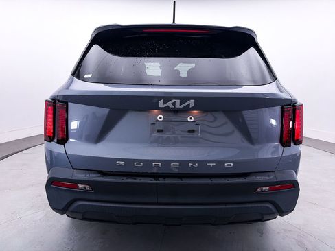 Used 2022 Kia Sorento LX image 13