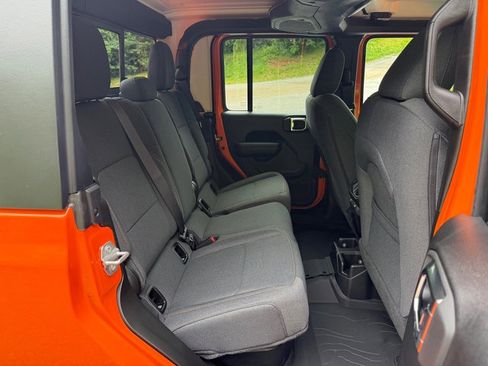 New 2025 Jeep Gladiator Sport image 18