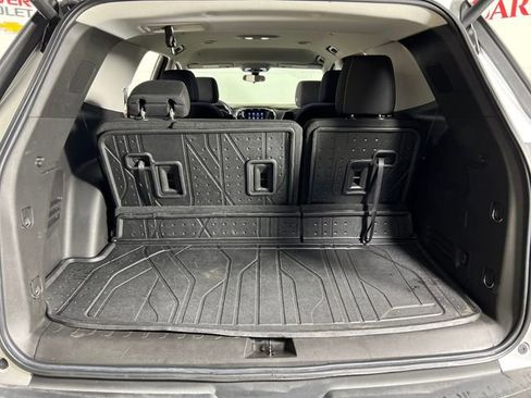 Used 2021 Chevrolet Traverse LT image 24